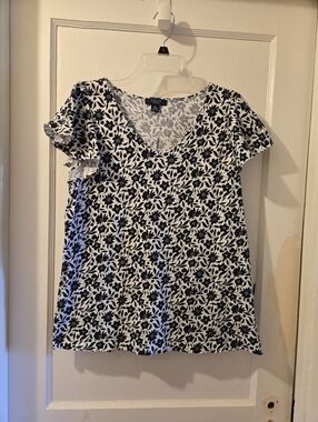 Chaps Navy and White Floral V-Neck Short Sleeve Top